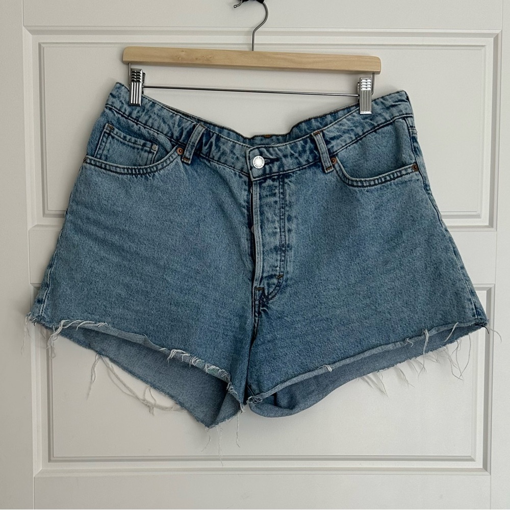 Size 14 H&M High Waist Vintage Jean Shorts in light denim